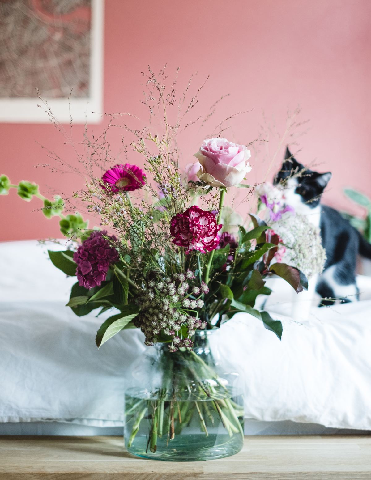 Un bouquet romantique à l'allure sauvage : marier fleurs et graminées